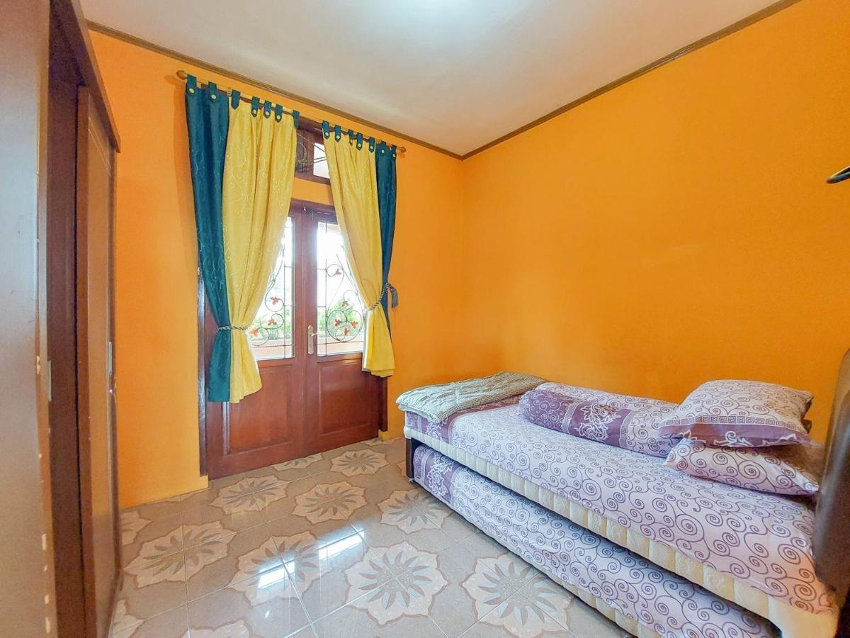 Villa Samsu By Puncak Holiday Cianjur Ngoại thất bức ảnh