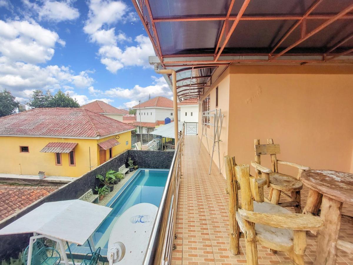 Villa Samsu By Puncak Holiday Cianjur Ngoại thất bức ảnh