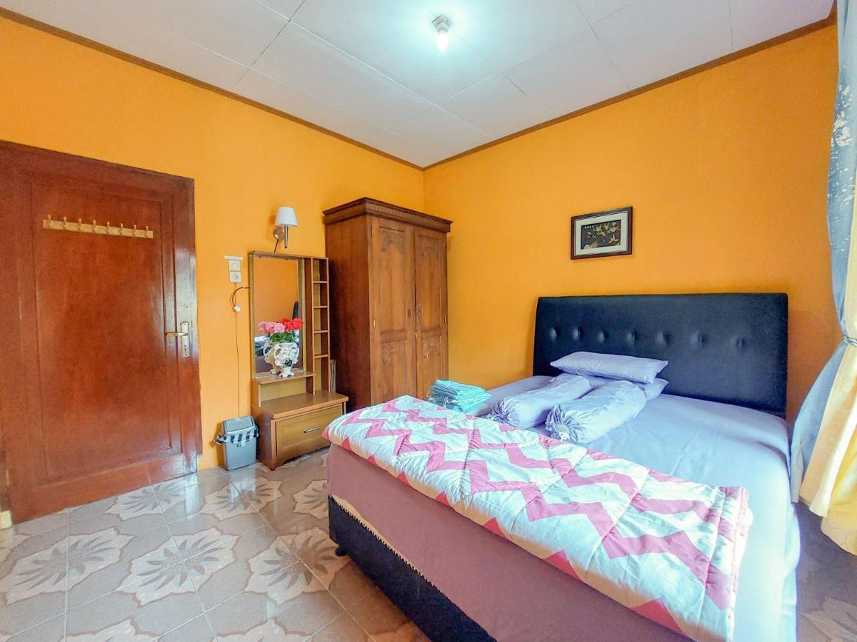 Villa Samsu By Puncak Holiday Cianjur Ngoại thất bức ảnh