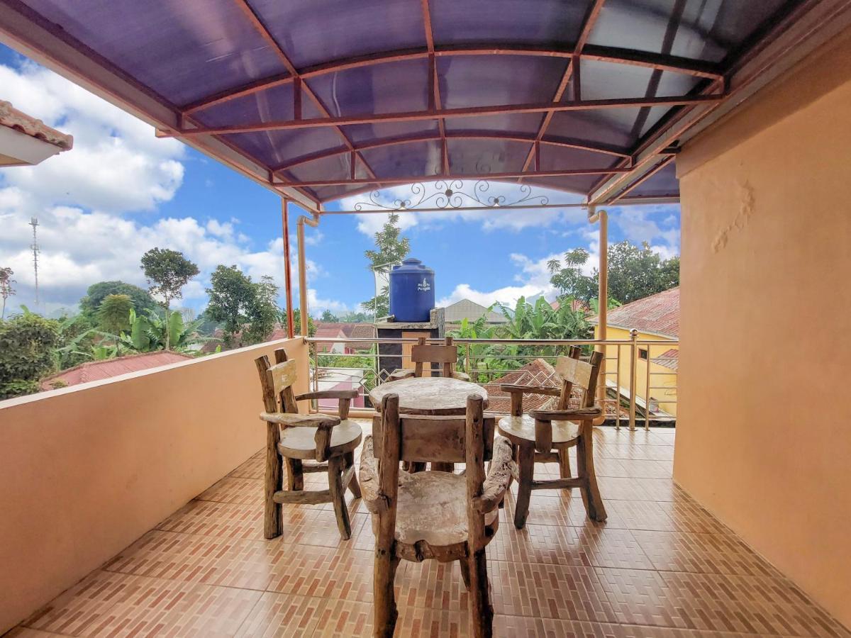 Villa Samsu By Puncak Holiday Cianjur Ngoại thất bức ảnh